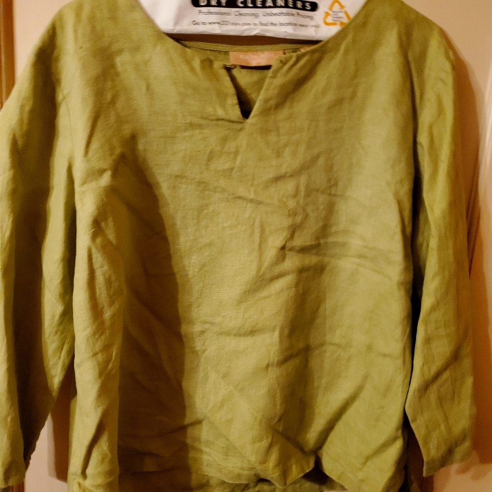 Kate Hill (Nordstroms) l/s top in M.